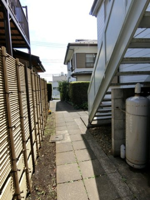 【その他共用部分】 | サマックス小川ハイツ | 階段を上がった2階にお部屋があります☆
