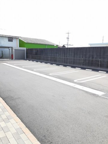 アンド　ザ　ブルー　Ⅱの駐車場