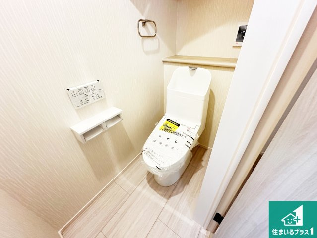 ●奈良市西ノ京町　第1期　新築一戸建てのトイレ|1・2階の2ヶ所にあるので、朝の忙しい時間の順番待ちもなく、深夜の利用にも大変便利です。