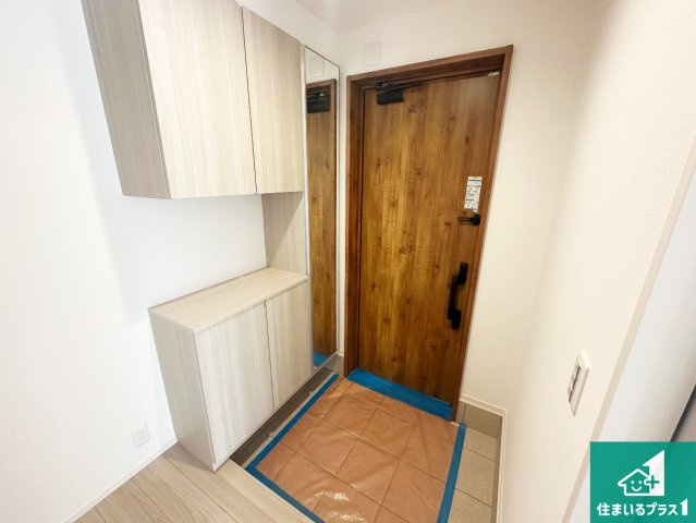 ●奈良市西ノ京町　第1期　新築一戸建ての玄関|シューズボックスにはたくさんの靴が収納できるので玄関周りはいつもスッキリ！ご家族が増えても安心！