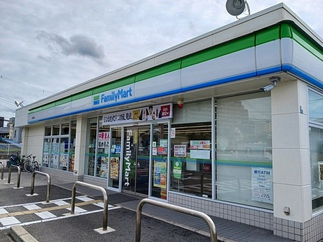 ソルシェール和泉中央Ⅲの周辺|ファミリーマート様まで460m