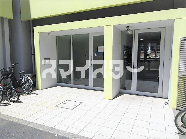 立川市錦町１丁目の賃貸マンションのエントランス