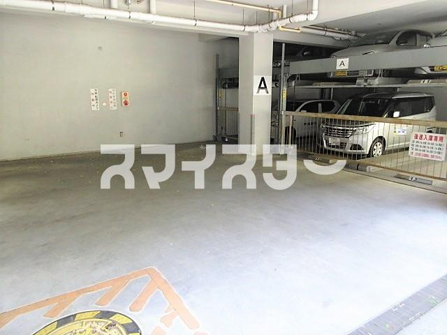 立川市錦町１丁目の賃貸マンションの駐車場