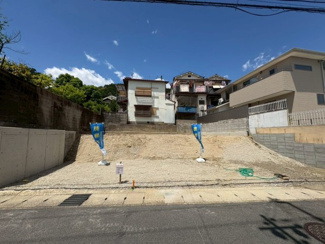 【前面道路含む現地写真】 | 陵ケ岡小学校徒歩11分、花山中学校徒歩9分の通学に便利な立地です♪