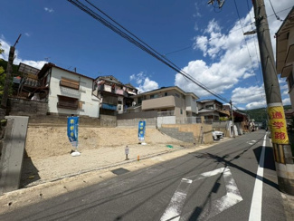 【前面道路含む現地写真】 | 保育園や小学校公園も近く、子育て世代のパパママに嬉しい立地♪