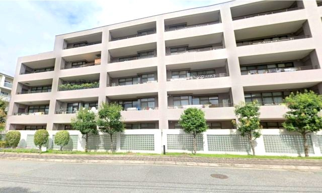 ジークレフ芦屋の外観|オートロック付共有玄関で不審者をシャットアウト！お子さまのお留守番にも安心ですね。