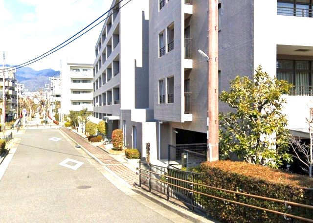 ジークレフ芦屋の外観|エレベーターもあるので、お買い物の帰り、大きい荷物の搬入、ゴミ捨てなども楽に生活ができます。