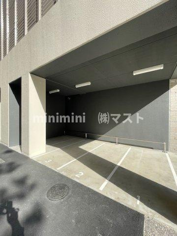 ザ・パークハウス大阪梅田タワーの駐車場
