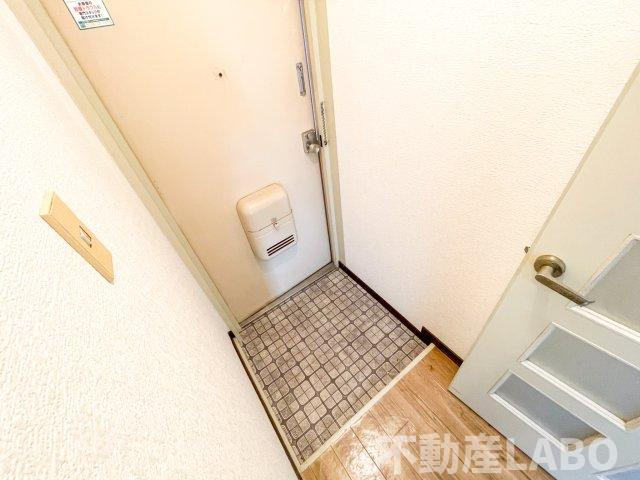 プレアール桑津の玄関