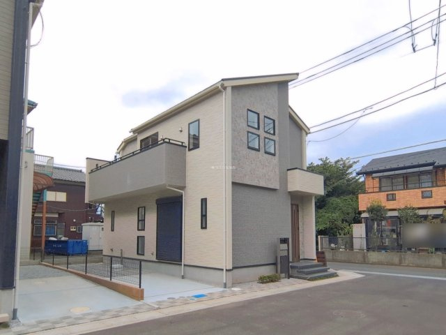 入間郡三芳町大字北永井の新築一戸建の前面道路含む現地写真|37坪以上のゆとりの敷地に建つ3LDK ！
折上天井で開放的な17.75帖のリビング♪