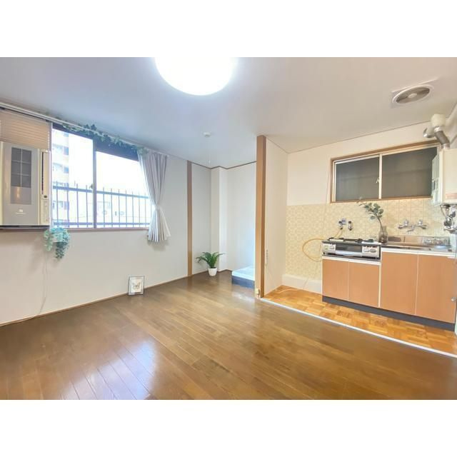 グランドキャナル新町の居間・リビング