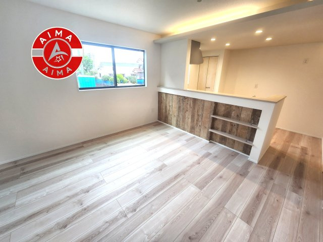 福津市西福間3丁目第5-2棟（1号棟）のダイニング|キッチンから立ち込める香りが今日の料理を期待させます。