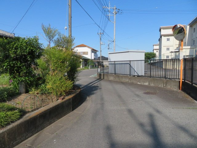 高崎市吉井町吉井　中古950の前面道路含む現地写真