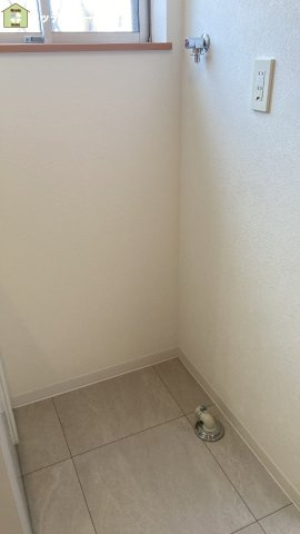 越谷市弥栄町3丁目　中古一戸建てのランドリースペース