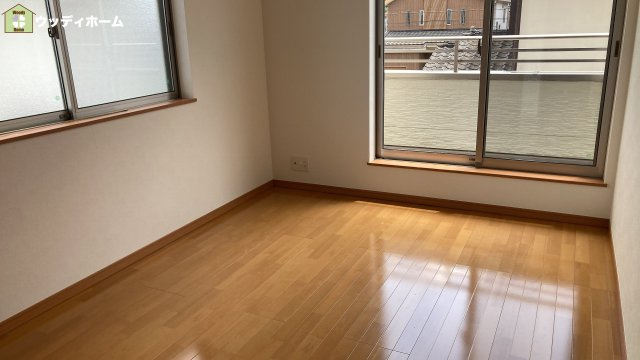 越谷市弥栄町3丁目　中古一戸建ての洋室