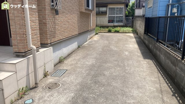 越谷市弥栄町3丁目　中古一戸建ての駐車場
