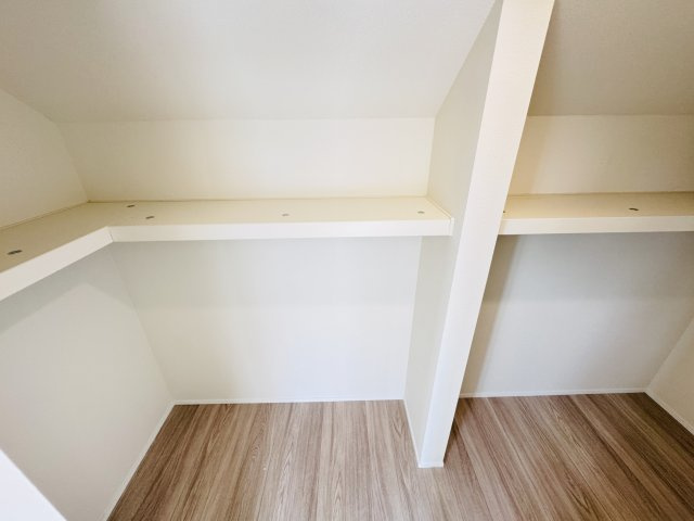 西馬橋4丁目新築戸建【旭町小学校:6分】の収納|7帖寝室・ウォークインクローゼット