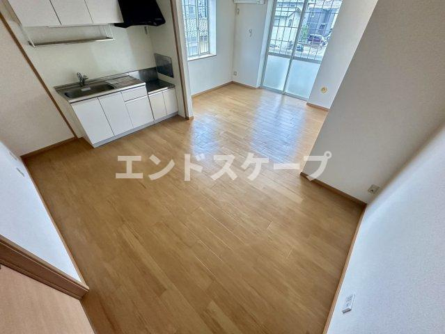 ロイヤルパークＡの居間・リビング|高崎、前橋のお部屋探しはエンドスケープまで！お客様の理想お聞かせ下さい♪