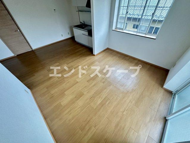 ロイヤルパークＡの居間・リビング|高崎、前橋のお部屋探しはエンドスケープまで！お客様の理想お聞かせ下さい♪