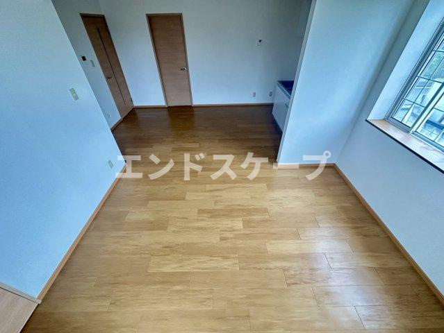 ロイヤルパークＡの居間・リビング|高崎、前橋のお部屋探しはエンドスケープまで！お客様の理想お聞かせ下さい♪