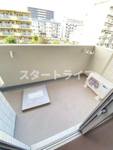大阪市淀川区木川東４丁目の賃貸マンションのバルコニー