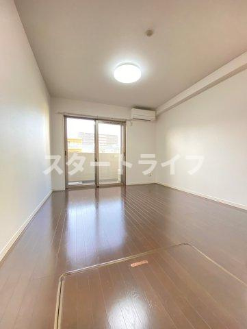 大阪市淀川区木川東４丁目の賃貸マンションの居間・リビング