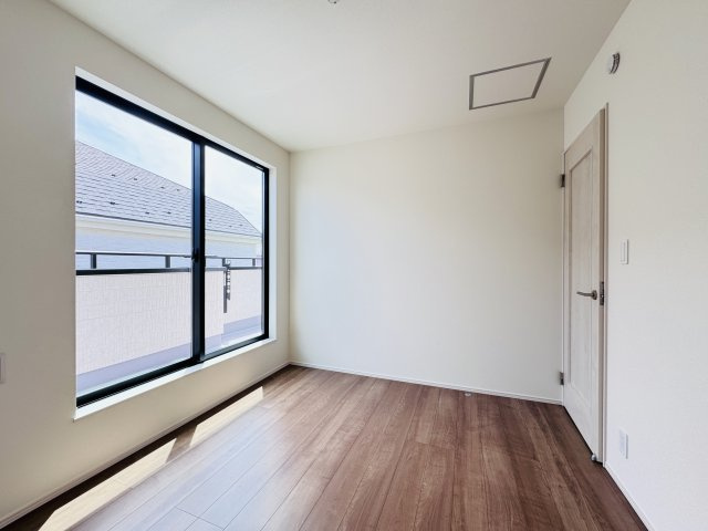 西馬橋4丁目新築戸建【旭町小学校:6分】の洋室|5.01帖洋室