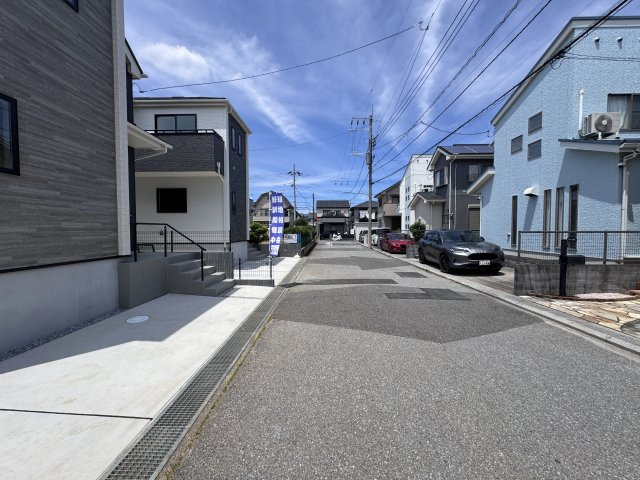 西馬橋4丁目新築戸建【旭町小学校:6分】の前面道路含む現地写真|東側前面道路