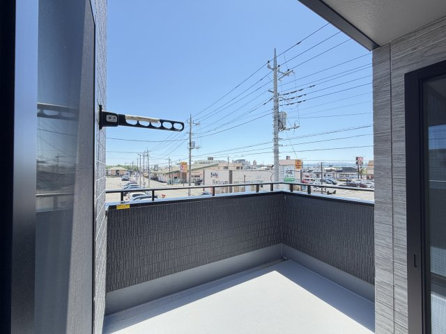 ワイウッドコート前橋市荒牧町第５期　1号棟のバルコニー|お洗濯にも便利な南面バルコニー付き！