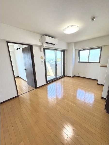 ソレイルコート桜本町の居間・リビング