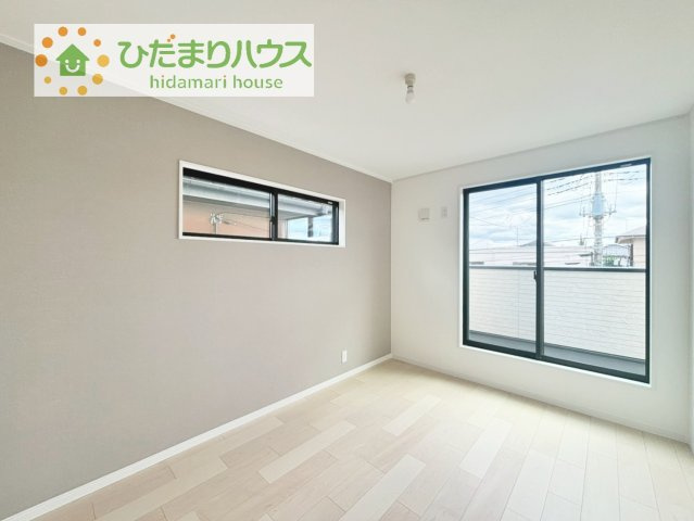 【洋室】 | 牛久市神谷5丁目　新築戸建 | バルコニーに面していて、たっぷり光りの入る明るい子供部屋です！