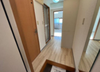 ブランドール本田の玄関