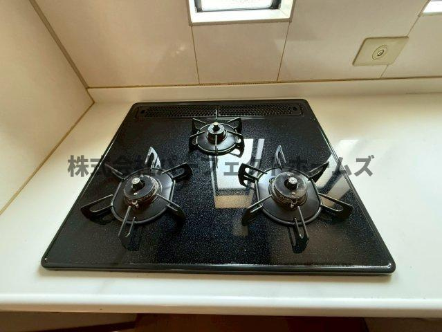 須山町戸建　賃貸のキッチン|コンパクトなキッチンで掃除もラクラク