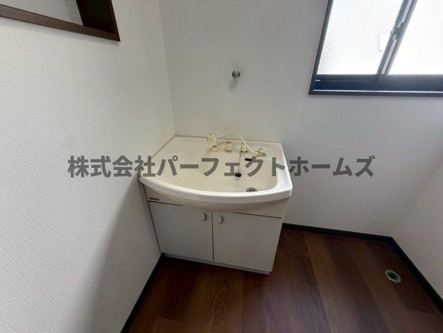 須山町戸建　賃貸の独立洗面台|独立洗面化粧台が付いています