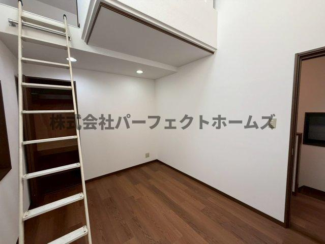 須山町戸建　賃貸の洋室|コンパクトで使いやすい洋室です
