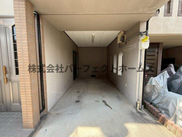 須山町戸建　賃貸の駐車場|駐車場完備です