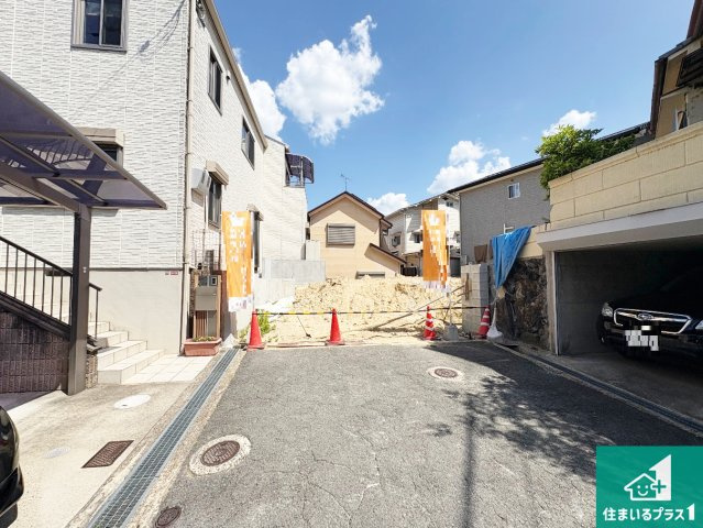 ■枚方市茄子作　売土地の前面道路含む現地写真|周辺は落ち着いた街並みの住宅地！子育てがしやすい住環境です！