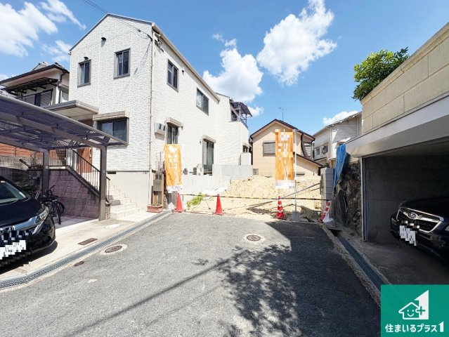■枚方市茄子作　売土地の前面道路含む現地写真|周辺は落ち着いた街並みの住宅地！子育てがしやすい住環境です！