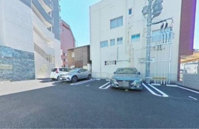 Tiara本町の駐車場