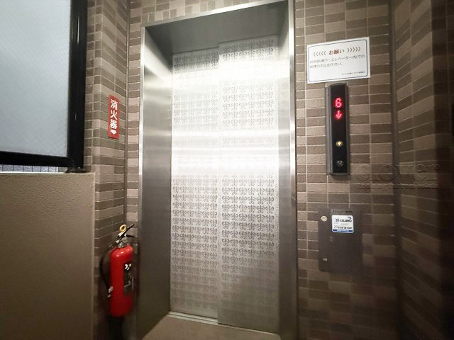 【設備】 | ヴェルト日本橋Ⅱ | バリアフリーの強い味方、エレベーターが設置されています。メンテナンスに手間と費用がかかる設備ですが、あるとないとでは大違い。～即日のご見学可能～　お問合せはお気軽にどうぞ。
