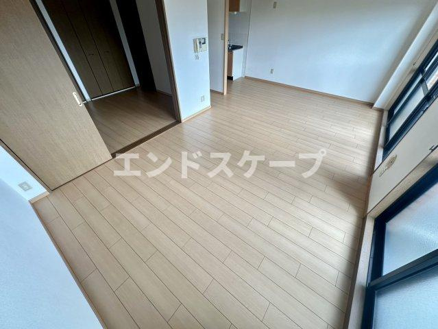 ピーノヴィアーレ前橋の居間・リビング|高崎、前橋のお部屋探しはエンドスケープまで！お客様の理想お聞かせ下さい♪
