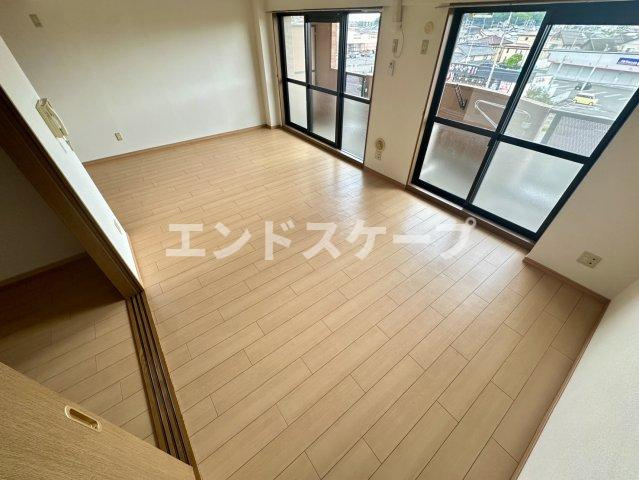 ピーノヴィアーレ前橋の居間・リビング|高崎、前橋のお部屋探しはエンドスケープまで！お客様の理想お聞かせ下さい♪