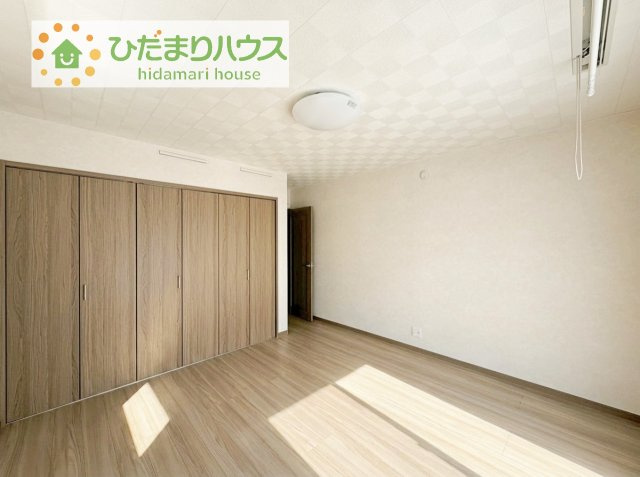 【寝室】 | 土浦市中村南1丁目　新築戸建　1号棟 | 天井の高い主寝室♪ゆっくりと過ごせる大人のくつろぎ空間！