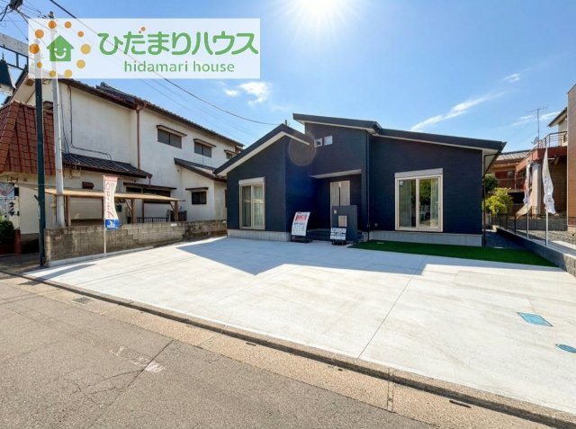 【駐車場】 | 土浦市中村南1丁目　新築戸建　1号棟 | 駐車場並列3台分！ワゴン車+軽自動車はもちろん、パパのお仕事の車も敷地内に停められますね♪