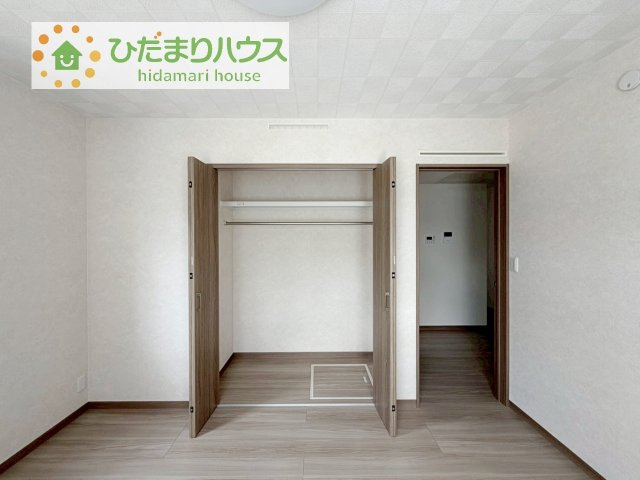 【収納】 | 土浦市中村南1丁目　新築戸建　1号棟 | ハンガーパイプ付でお洋服の出し入れもラクラクです！