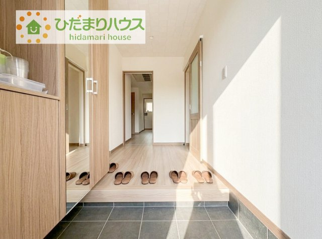 【玄関】 | 土浦市中村南1丁目　新築戸建　1号棟 | 使い勝手の良い大きなシューズボックス☆乱雑になりがちな玄関をスッキリ見せてくれます！