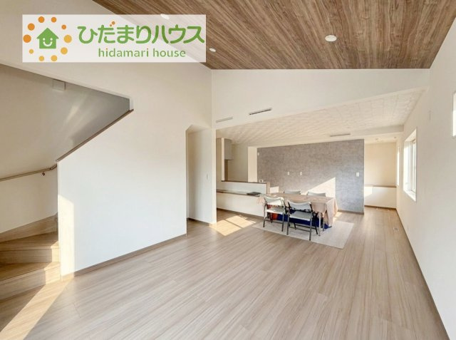 【居間・リビング】 | 土浦市中村南1丁目　新築戸建　1号棟 | 早くお仕事終わらせて、家に帰りたくなるようなリビングです(^^♪
