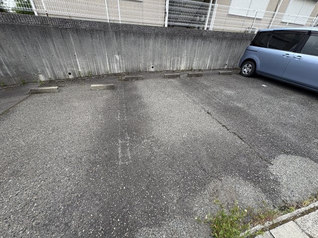 フローラルコートの駐車場