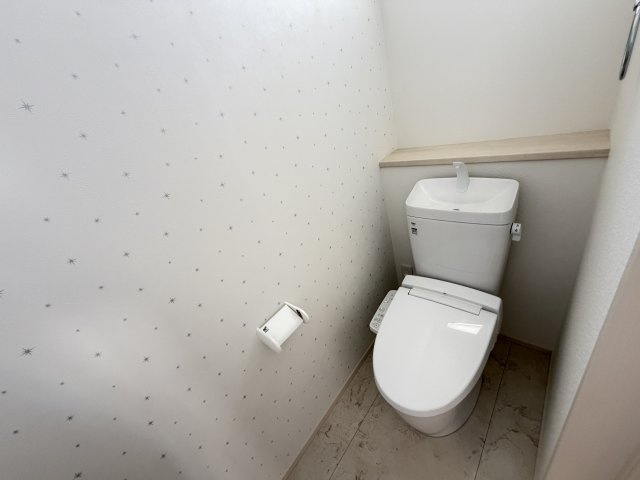 ワイウッドコート前橋市荒牧町第５期　2号棟のトイレ|2階トイレです。清潔感のある白を基調としています。