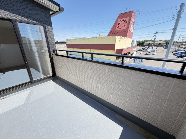 ワイウッドコート前橋市荒牧町第５期　2号棟のバルコニー|お洗濯にも便利な南面バルコニー付き！
